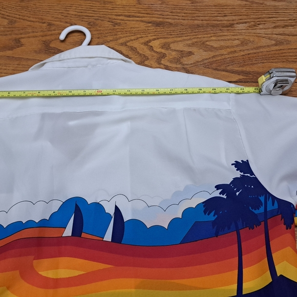 Vintage 1990's Shoreline Short Sleeve Hawaiian Shirt. - Picture 8 of 11